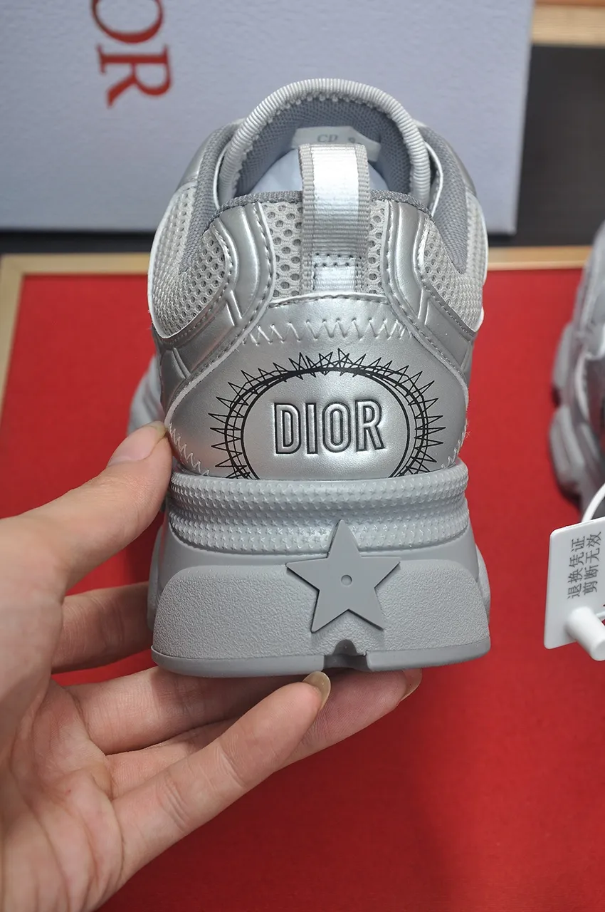 Men's shoes 💰: 640💶 (couples model) Brand: Dior (Dior) Standard code: Women's code 35-40. Men's code 38-44 (45 customized) Grade: Same as the official website Material: Top-quality original cowhide stitching Original wear-resistant and lightweight outsole Style category: Fashionable casual shoes Distinguished luxury brand elements top luxury Color: Actual picture color